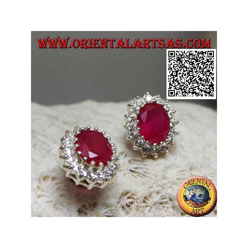 Boucles d'oreilles lobe en argent avec rubis naturel ovale entouré de zircons blancs