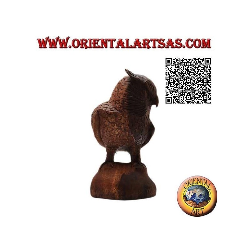Sculpture d'un hibou grand-duc debout sur ses pattes sculptée à la main dans du bois de suar 21 cm
