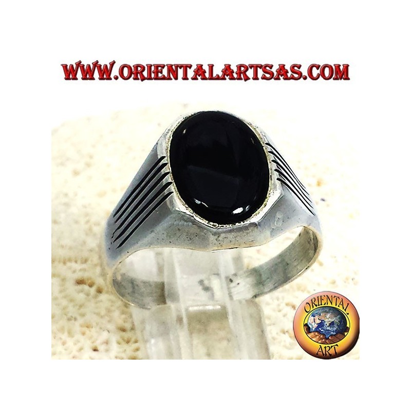 anello con righi in argento, con onice ovale