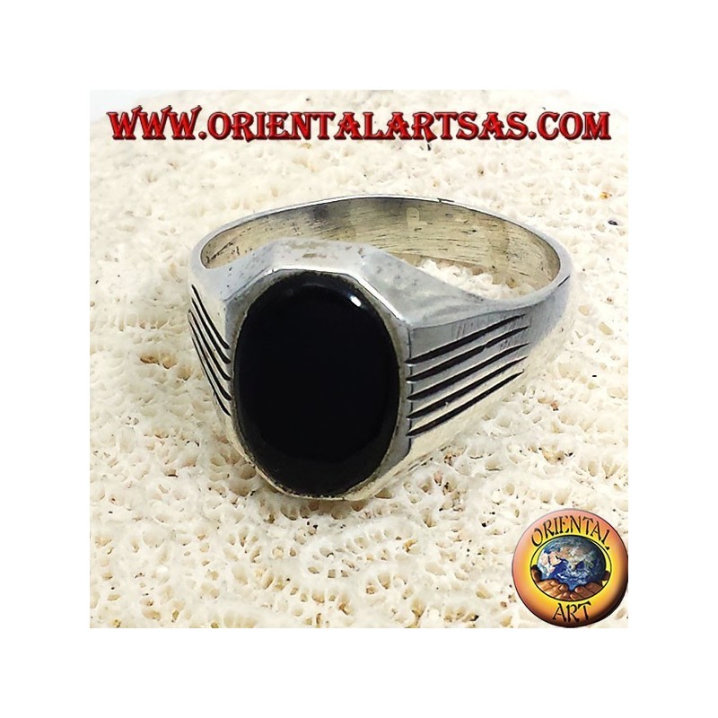 anillo de plata con líneas, ónix oval
