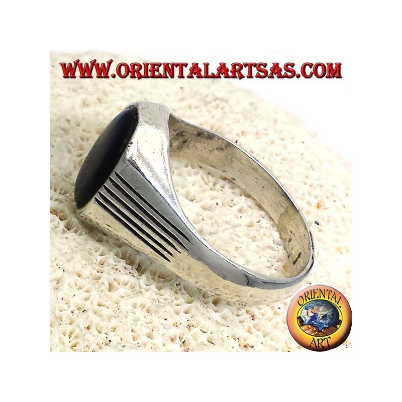 anello con righi in argento, con onice ovale