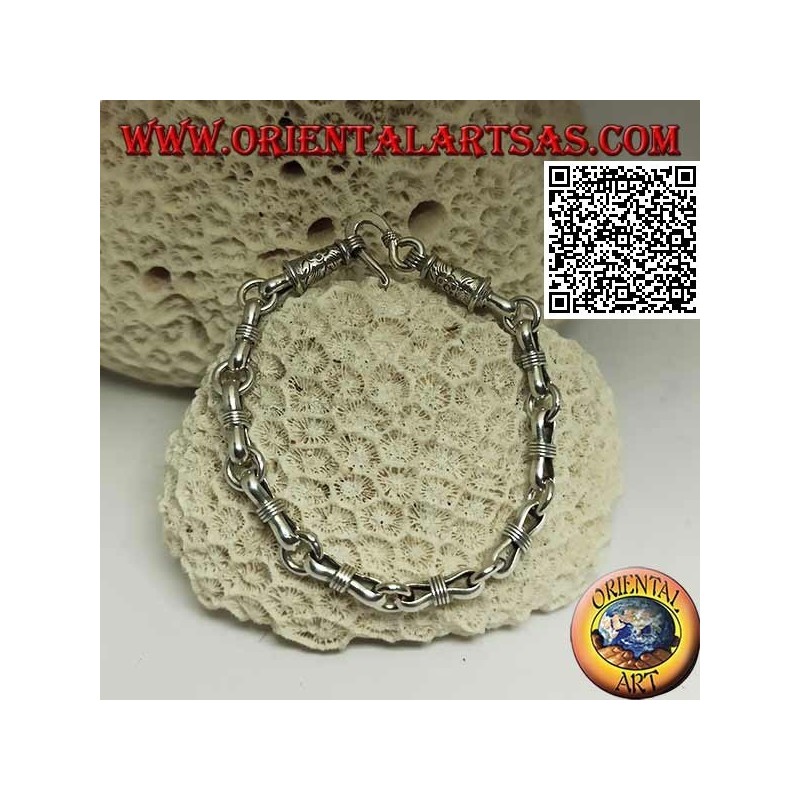 Bracciale in argento morbido a catena ad anelli ed ovali stretti al centro alternati e chiusura incisa