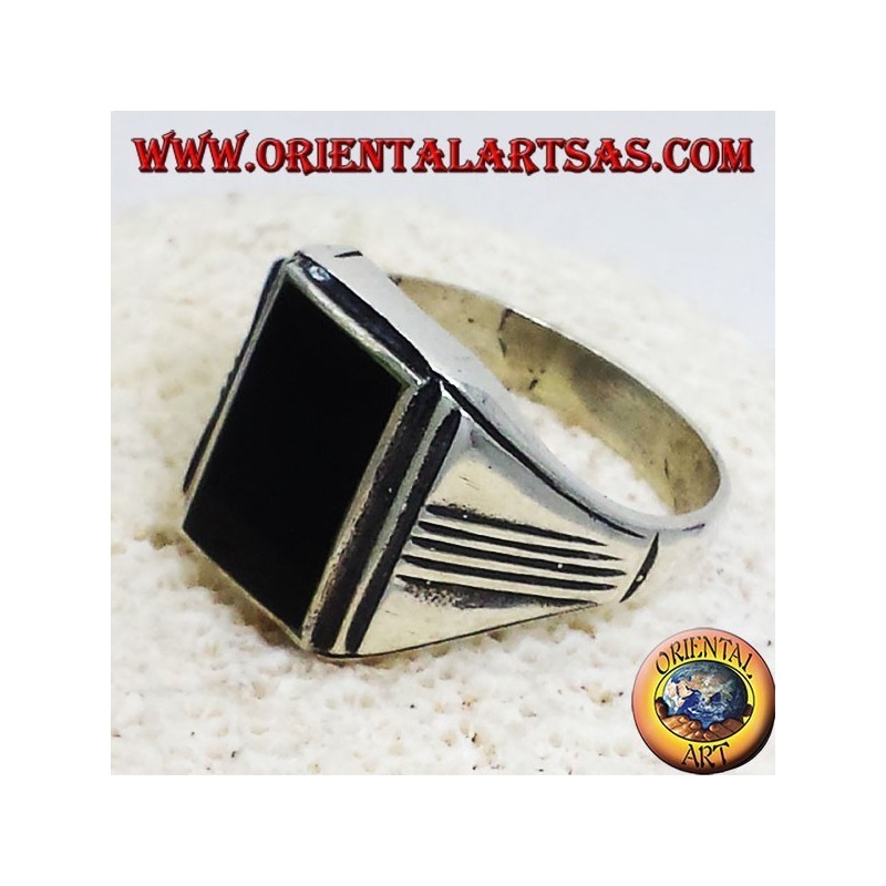 Bague en argent avec onyx rectangulaire