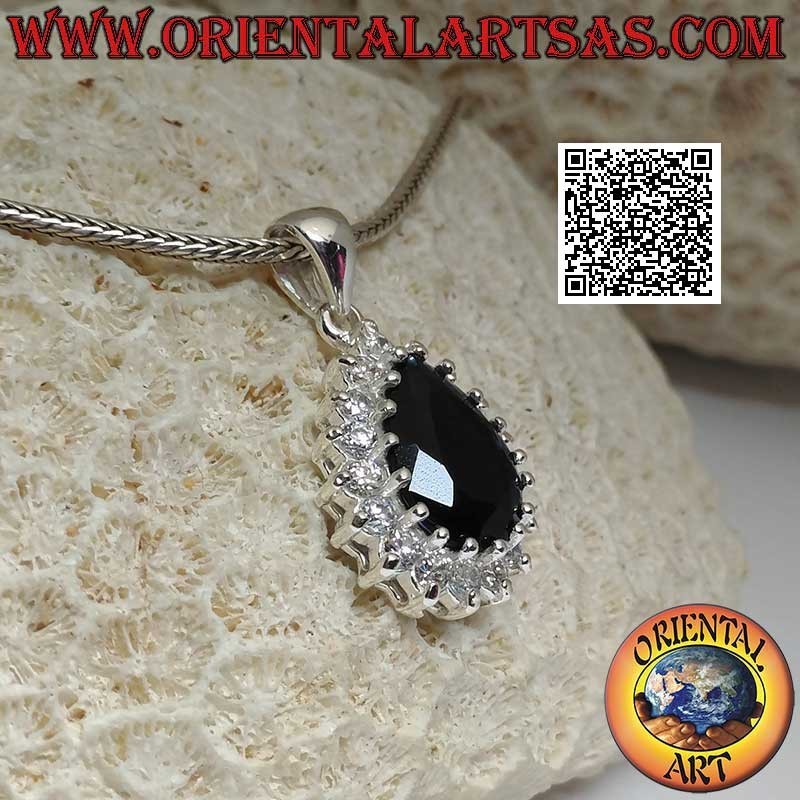 Colgante de plata con zafiro sintético en forma de lágrima rodeado de circonitas blancas