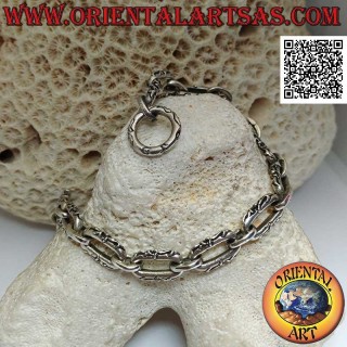 Silver chain bracelet with oval rings with embossed decorations measuring 22.5 cm x 9 mm
