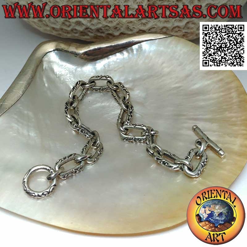 Silver chain bracelet with oval rings with embossed decorations measuring 22.5 cm x 9 mm