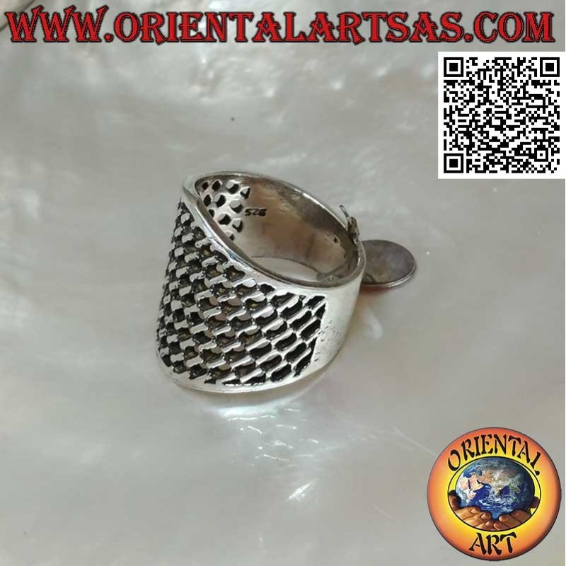 Ring in Silber mit breitbandigem, durchbrochenem Netz