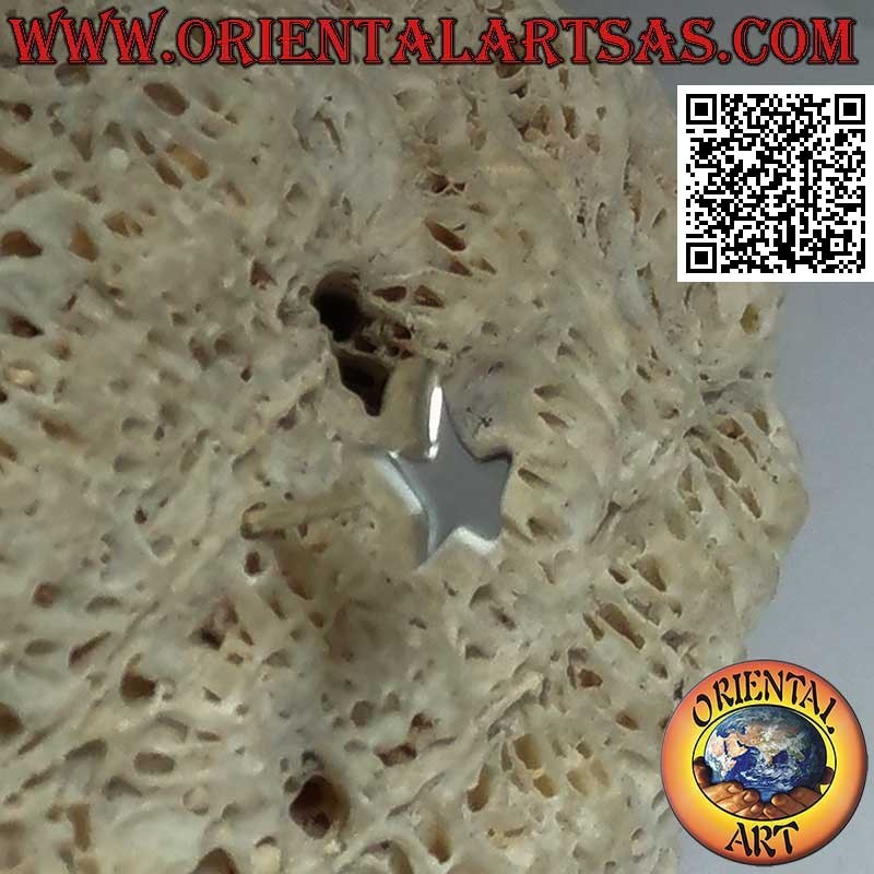 Mini orecchino in argento, stella irregolare liscia e spessa