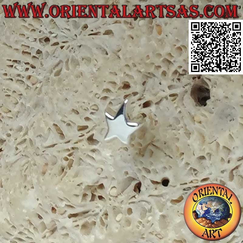 Mini pendiente de plata, estrella irregular lisa y gruesa