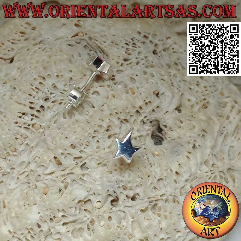 Mini orecchino in argento, stella irregolare liscia e spessa