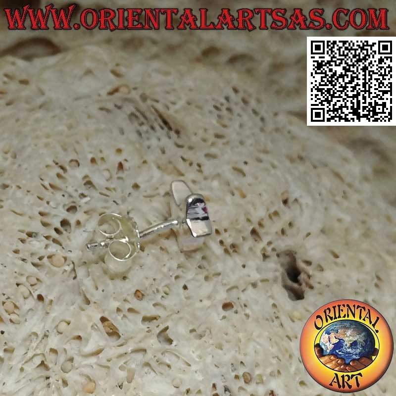 Mini orecchino in argento, stella irregolare liscia e spessa
