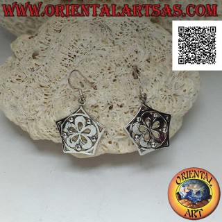 Boucles d'oreilles pendantes en argent avec fleur lisse à cinq pétales dans le cercle et le pentagone