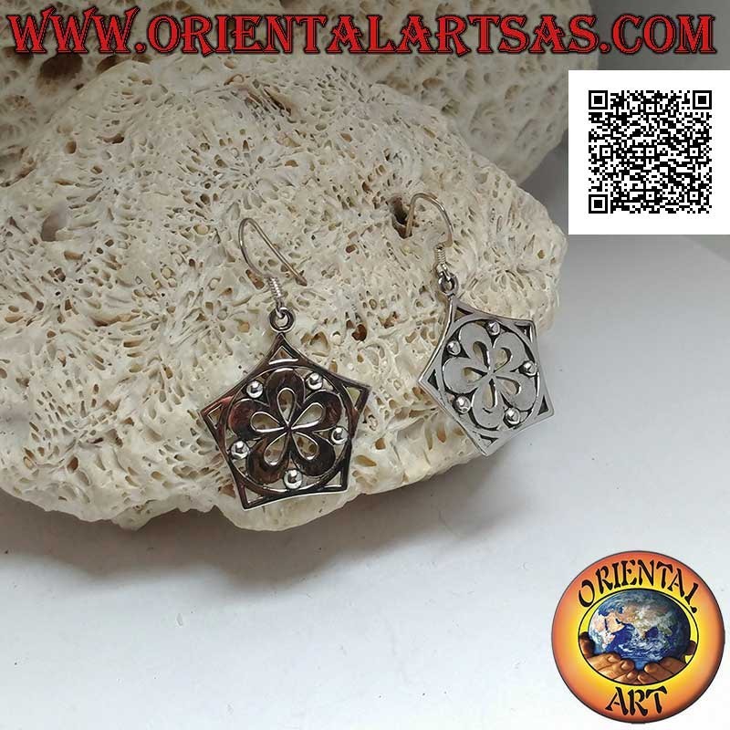 Boucles d'oreilles pendantes en argent avec fleur lisse à cinq pétales dans le cercle et le pentagone
