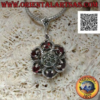 Pendentif en argent avec dôme hexagonal parsemé de marcassite avec six grenats naturels sertis