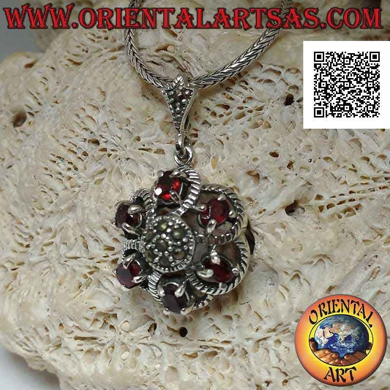 Colgante de plata con cúpula hexagonal tachonada de marcasita con seis granates naturales engastados