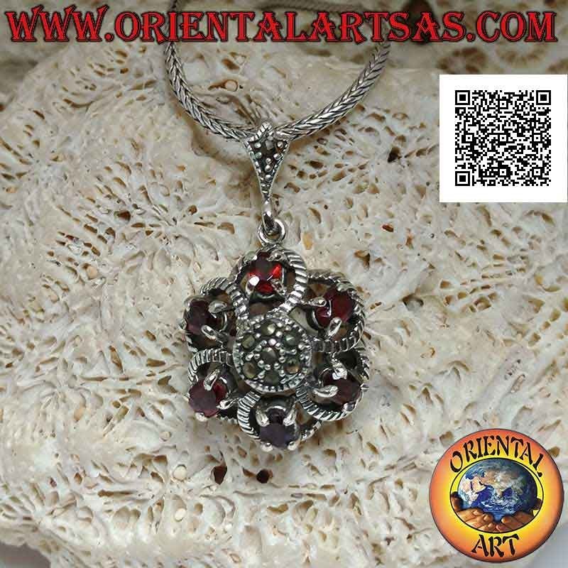Colgante de plata con cúpula hexagonal tachonada de marcasita con seis granates naturales engastados
