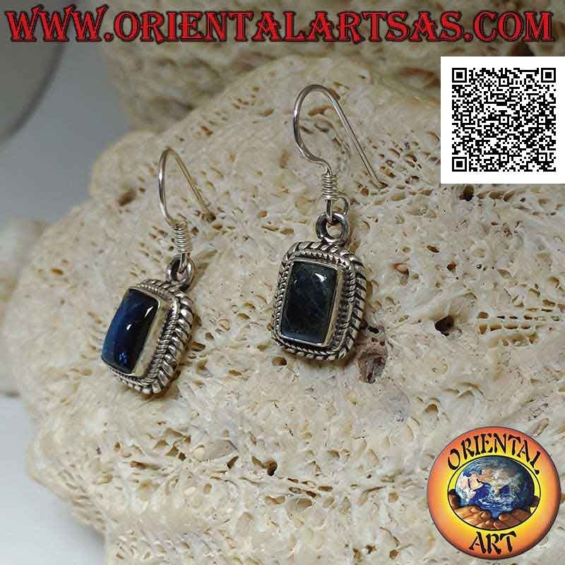 Pendientes de plata con labradorita rectangular con fluorescencia azul rodeada de entretejidos