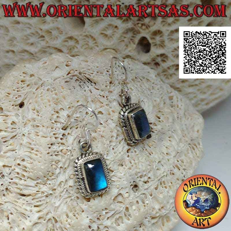 Pendientes de plata con labradorita rectangular con fluorescencia azul rodeada de entretejidos