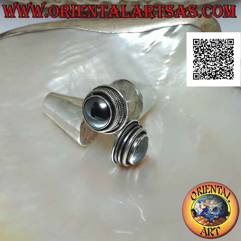 Pendientes tradicionales balineses de plata con hematita redonda rodeada de discos