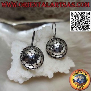 Boucles d'oreilles pendantes en argent avec bouclier convexe avec cercles lisses