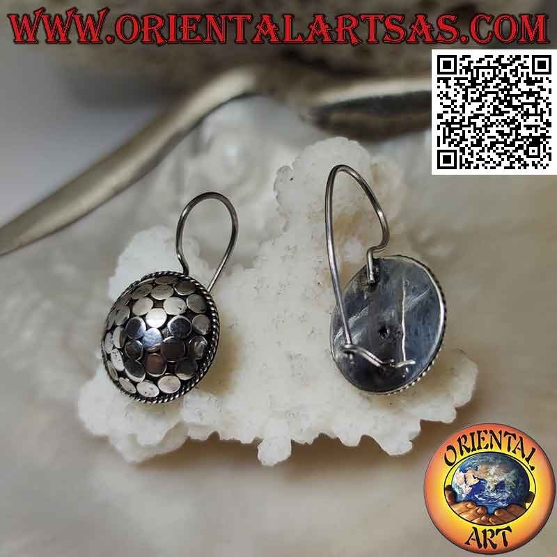 Boucles d'oreilles pendantes en argent avec bouclier convexe avec cercles lisses