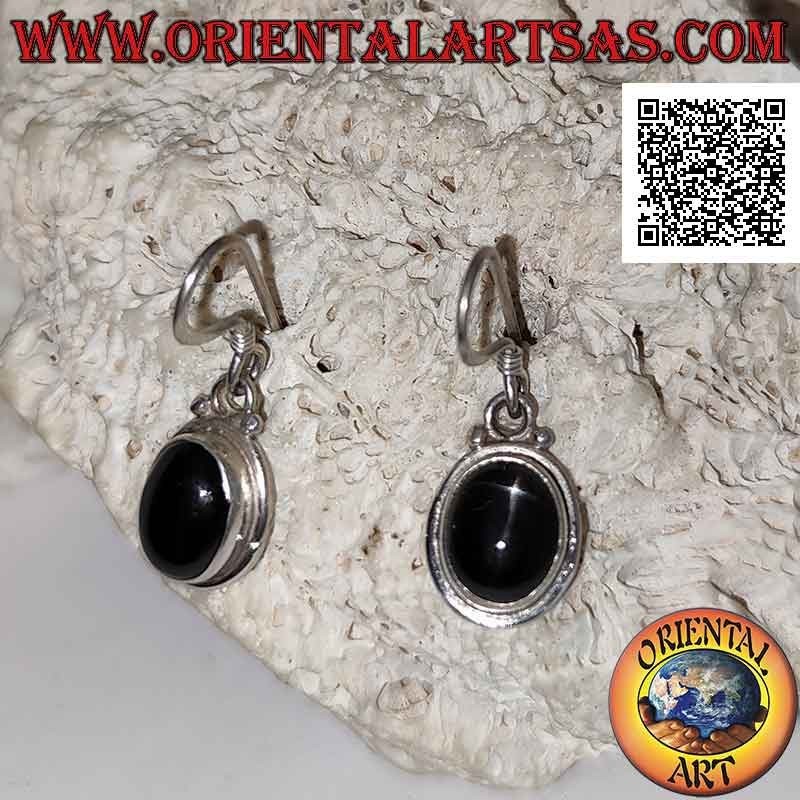 Pendientes de plata con estrella negra ovalada de cabujón (diópsido de estrella) y borde sobresaliente liso