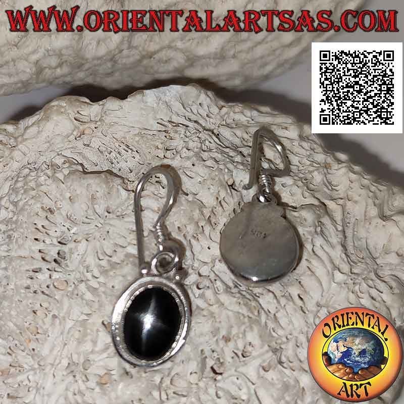 Pendientes de plata con estrella negra ovalada de cabujón (diópsido de estrella) y borde sobresaliente liso