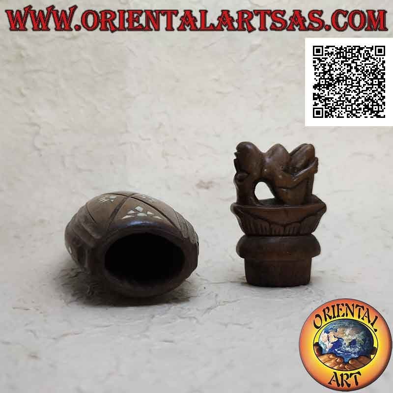 Joyero de madera de Indonesia Shorea tallada a mano y con incrustaciones de nácar con escultura de la maternidad