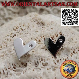 Orecchini in argento da lobo a forma di cuore liscio con zircone su un lato