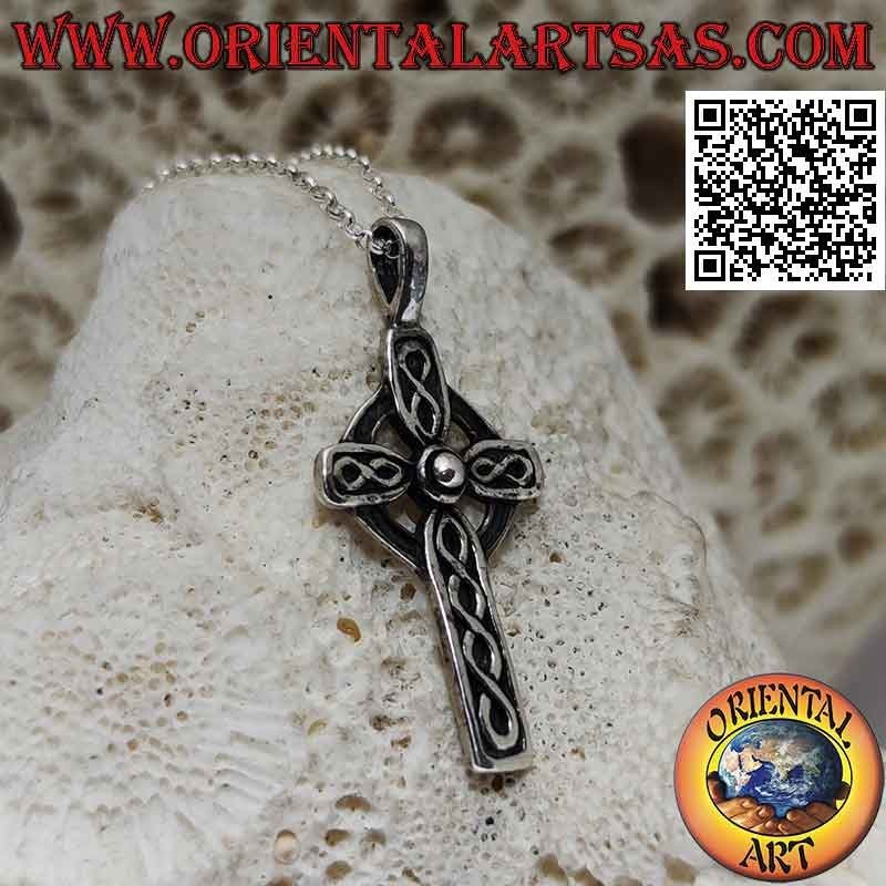 Colgante de plata, cruz celta con el símbolo del infinito en bajorrelieve
