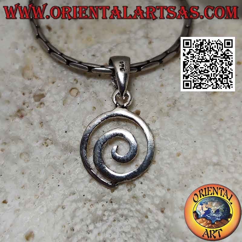 Kleiner glatter silberner Anhänger in Spiralform