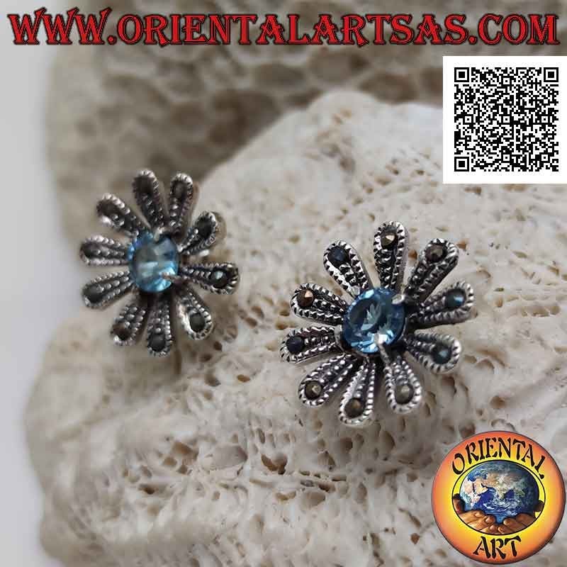 Pendientes de plata con lóbulo en forma de gran margarita tachonada de marcasita y topacio azul redondo central