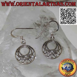 Silver earrings with concentric circles and filigree processing between them
