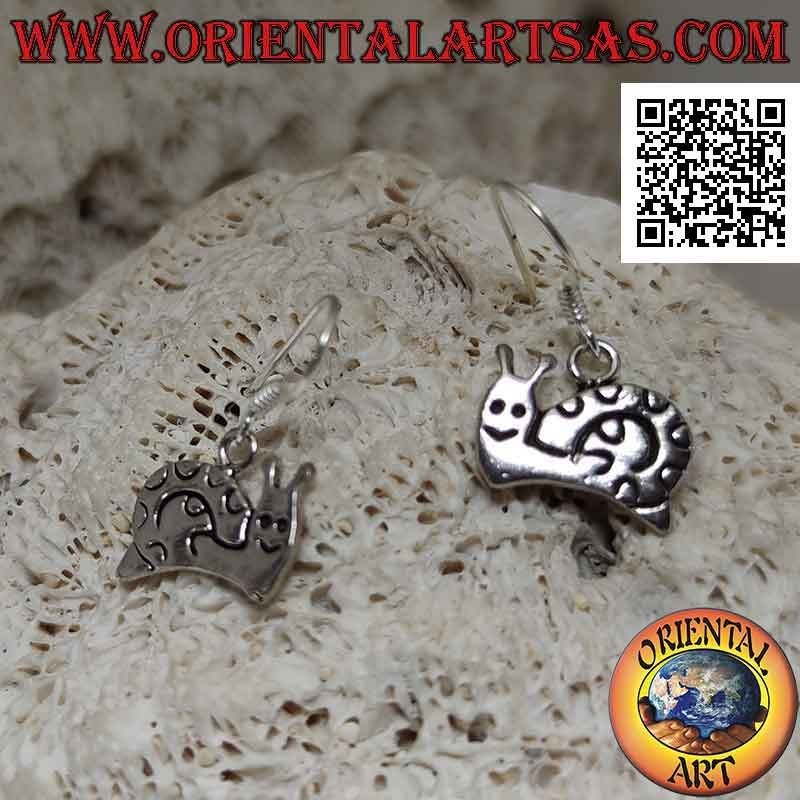 Orecchini in argento a monachella con lumaca di profilo