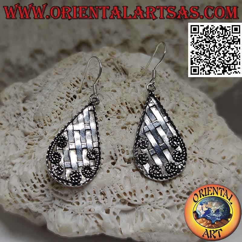 Boucles d'oreilles en argent avec goutte en treillis et fils décoratifs