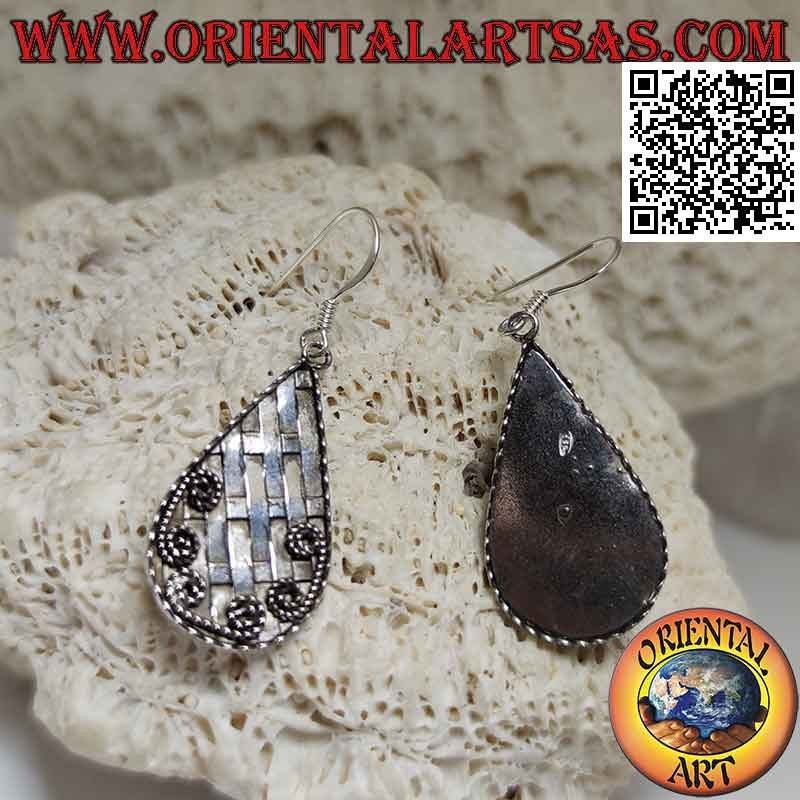 Boucles d'oreilles en argent avec goutte en treillis et fils décoratifs