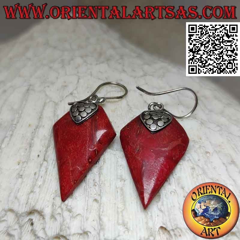Pendientes de gancho de plata con coral rojo (coral) con romboide deltoides y gancho decorado
