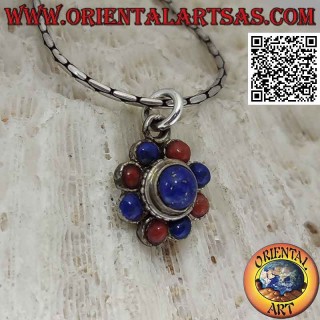 Silberanhänger mit runder Blüte von Lapislazuli und abwechselnden Korallen