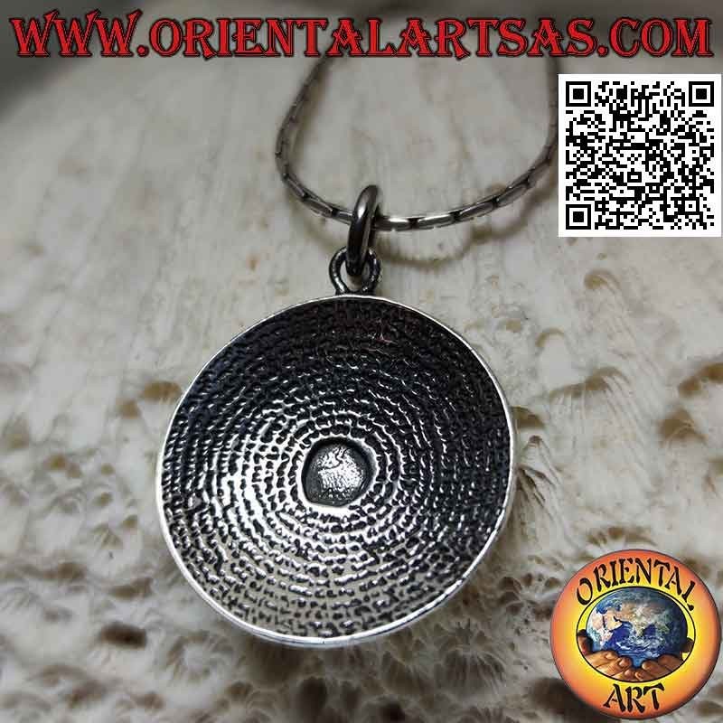 Colgante de plata, el reloj de sol de los antiguos