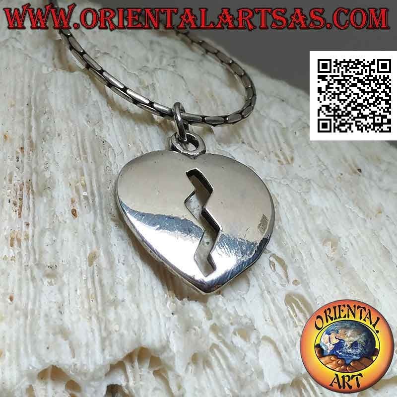 Colgante de plata en forma de corazón roto liso