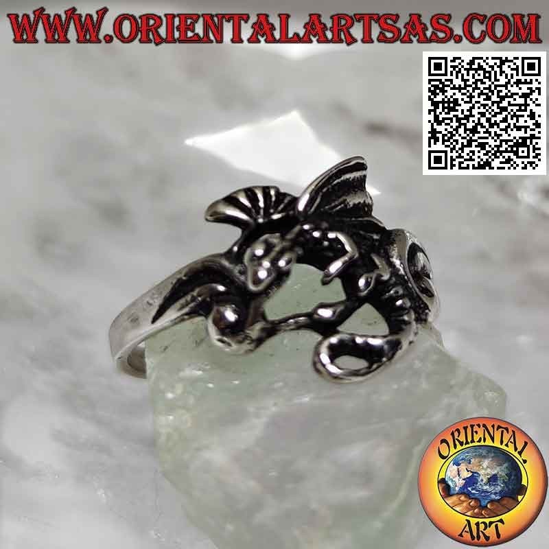 Anello in argento con drago basilisco in volo di profilo