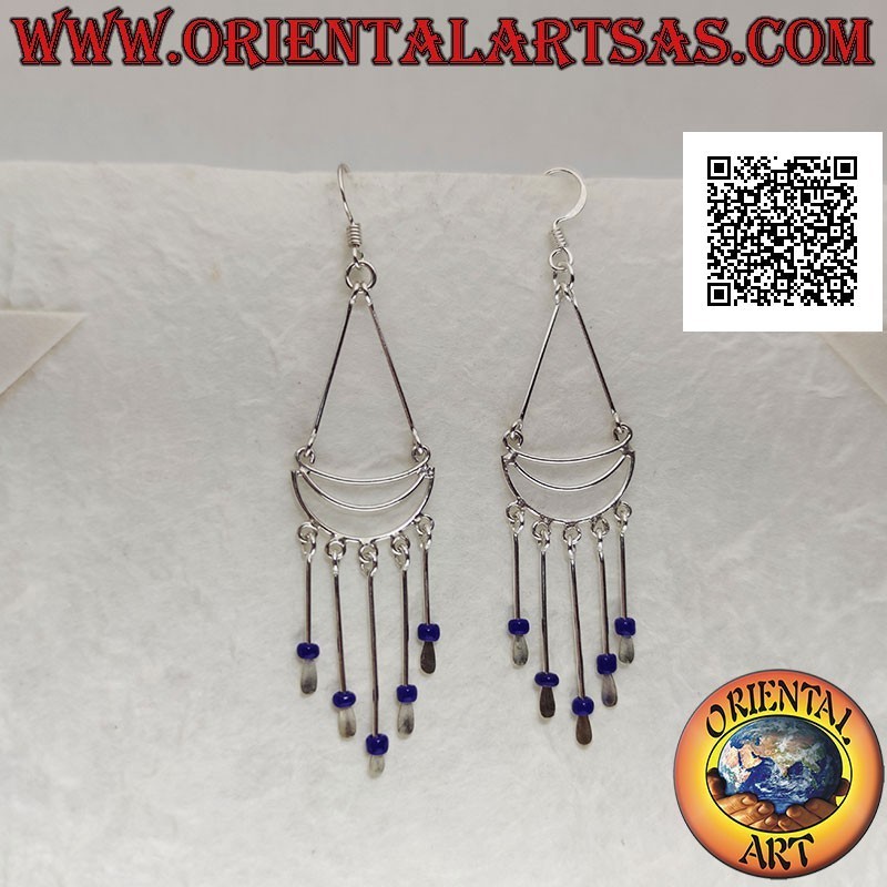 Boucles d'oreilles en argent avec arcs attachés avec une rangée de boules de lapis lazuli pendantes