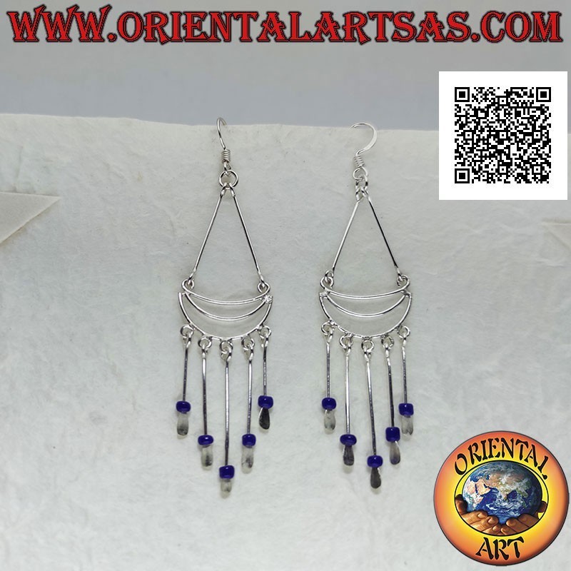 Boucles d'oreilles en argent avec arcs attachés avec une rangée de boules de lapis lazuli pendantes