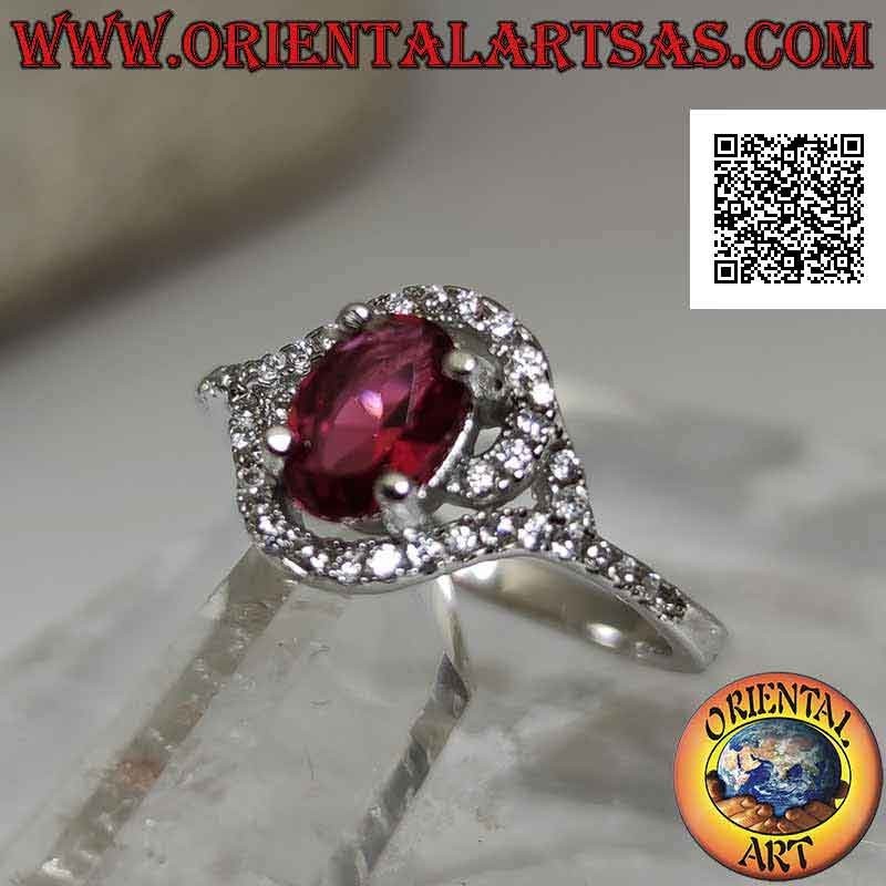 Anillo de plata con rubí sintético ovalado envuelto en una espiral de circonitas