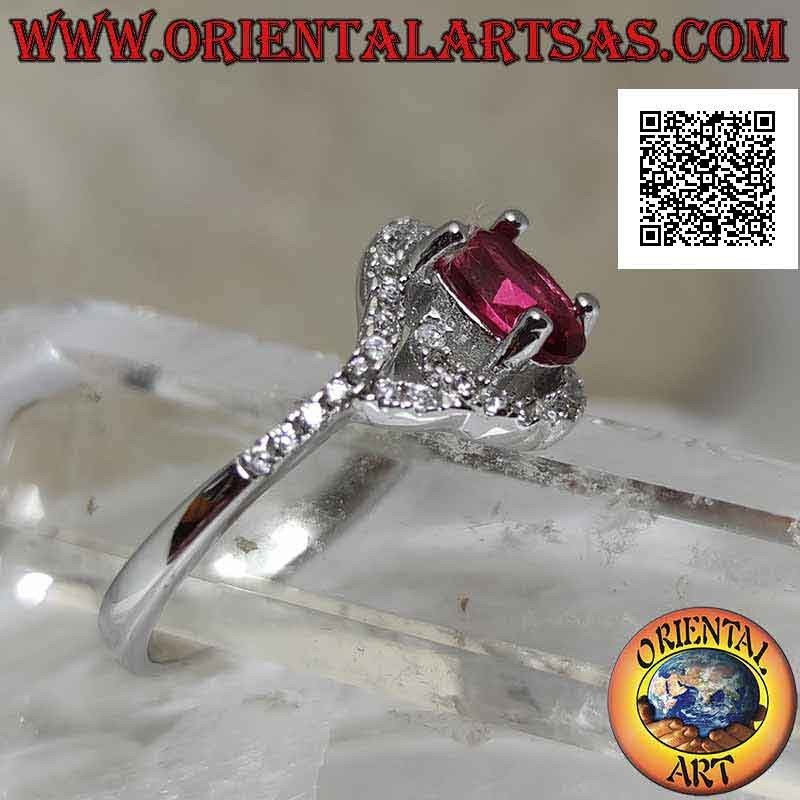 Bague en argent avec rubis synthétique ovale enveloppé dans une spirale de zircon