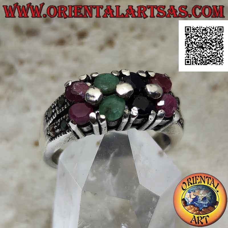 Bague en argent avec deux rangées de rubis, émeraudes, saphirs et marcassite