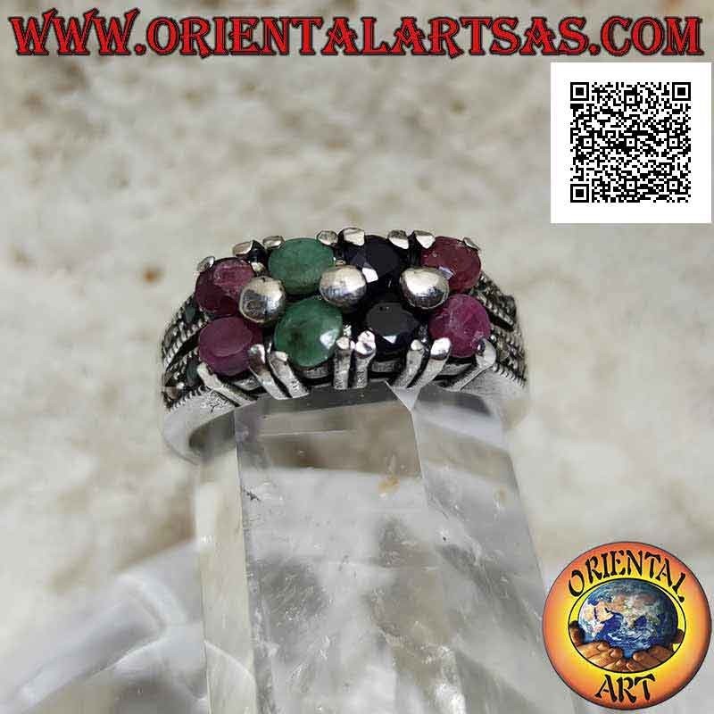 Anillo de plata con dos filas de rubíes, esmeraldas, zafiros y marcasita