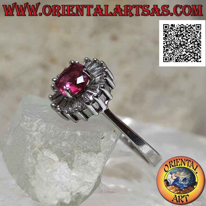 Anillo de plata con rubí sintético redondo rodeado de circonitas blancas talla baguette