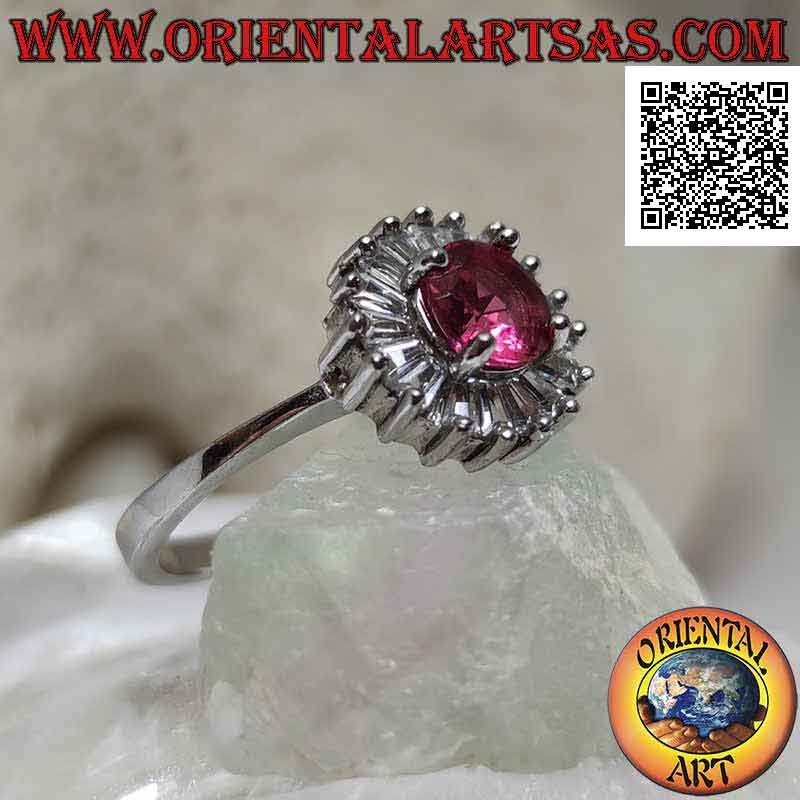 Anillo de plata con rubí sintético redondo rodeado de circonitas blancas talla baguette