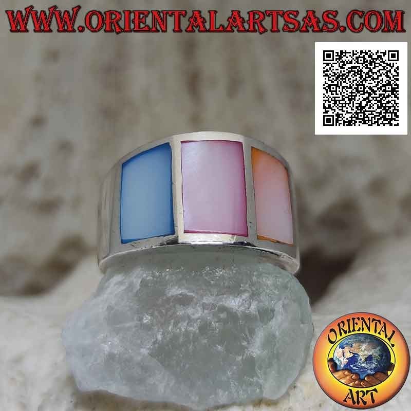 Anillo de plata con banda lisa con tres nácar multicolor engastados en el alambre (2)
